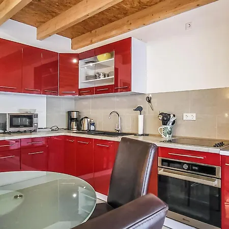 2 Bedroom Lovely In *